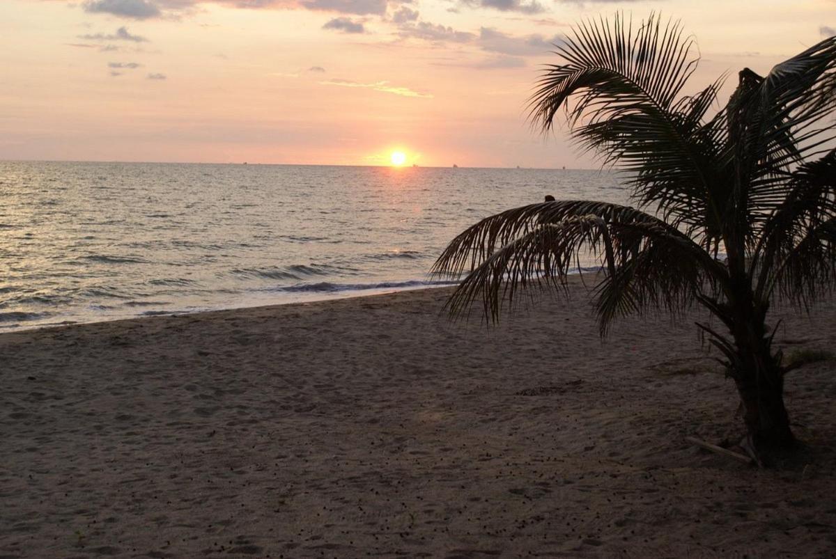 Sammy Seaview Mae Ramphueng Beach Front Golden Elephant บ้านช้างทองวิวทะเลหน้าหาดแม่รำพึง Rayong Kültér fotó